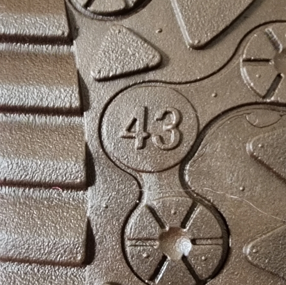 SHEIN Pink Furry Boots - Picture 5 of 7